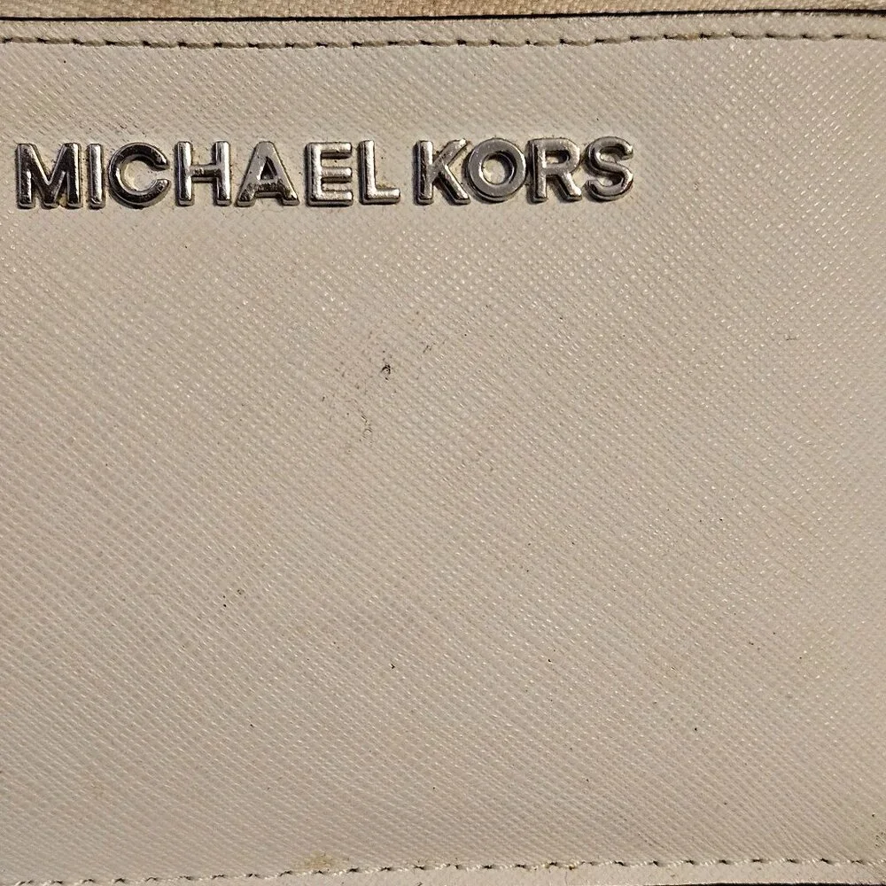 Michael Kors White Saffiano Leather Zip Card Case Keyring